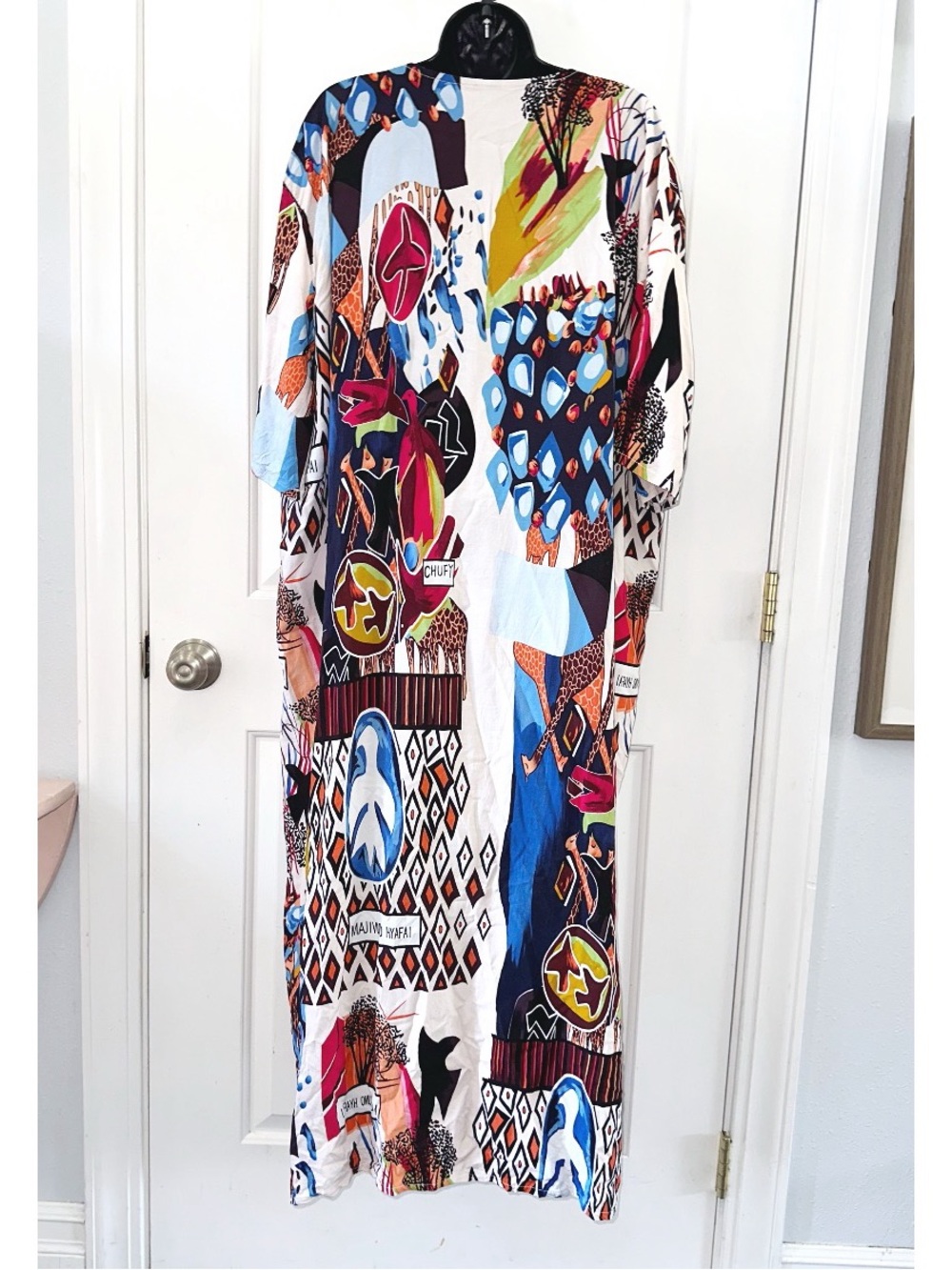 Duster kimono featuring a bold, multicolor tribal and geometric print - Picture 3 of 4
